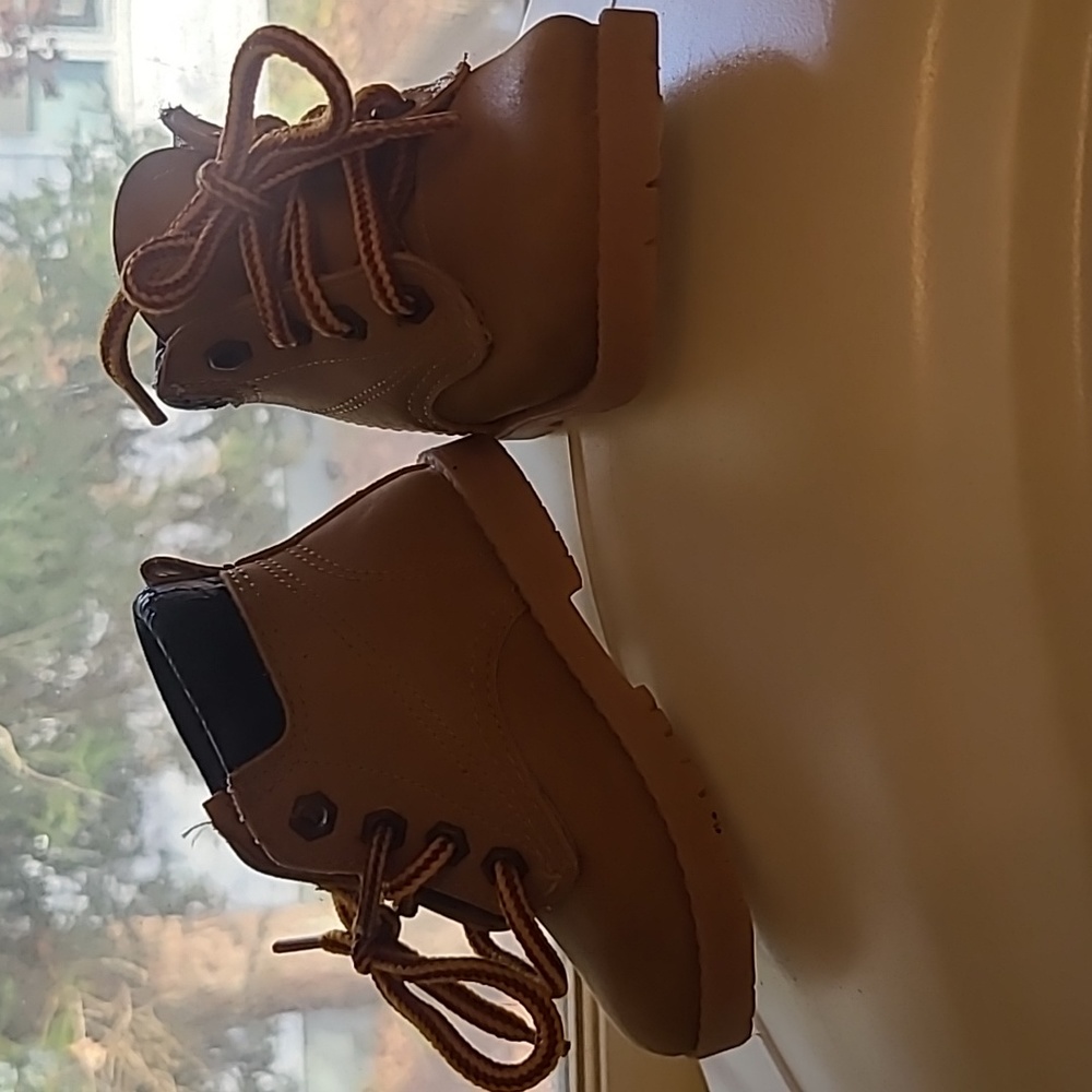 Baby boy boots size 4